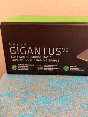 RAZER Gigantus V2 Mouse Pad - Black with Green Trim